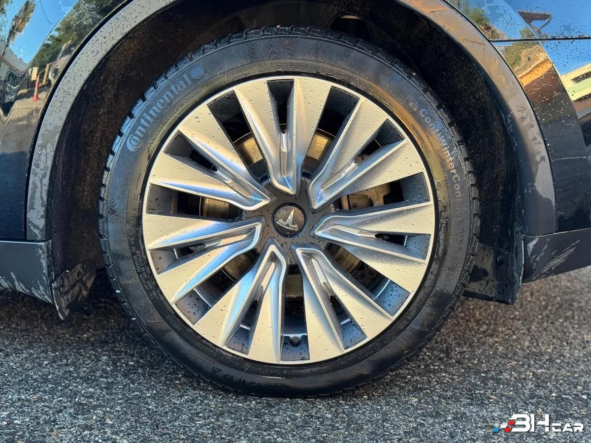 Aperçu indisponible de Tesla Model-y