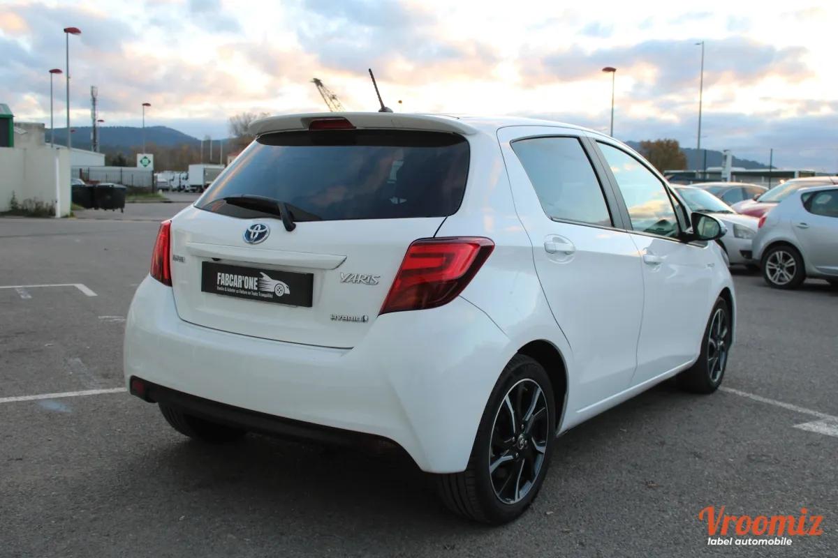TOYOTA Yaris 3 phase 2 HSD 100h Design 5p