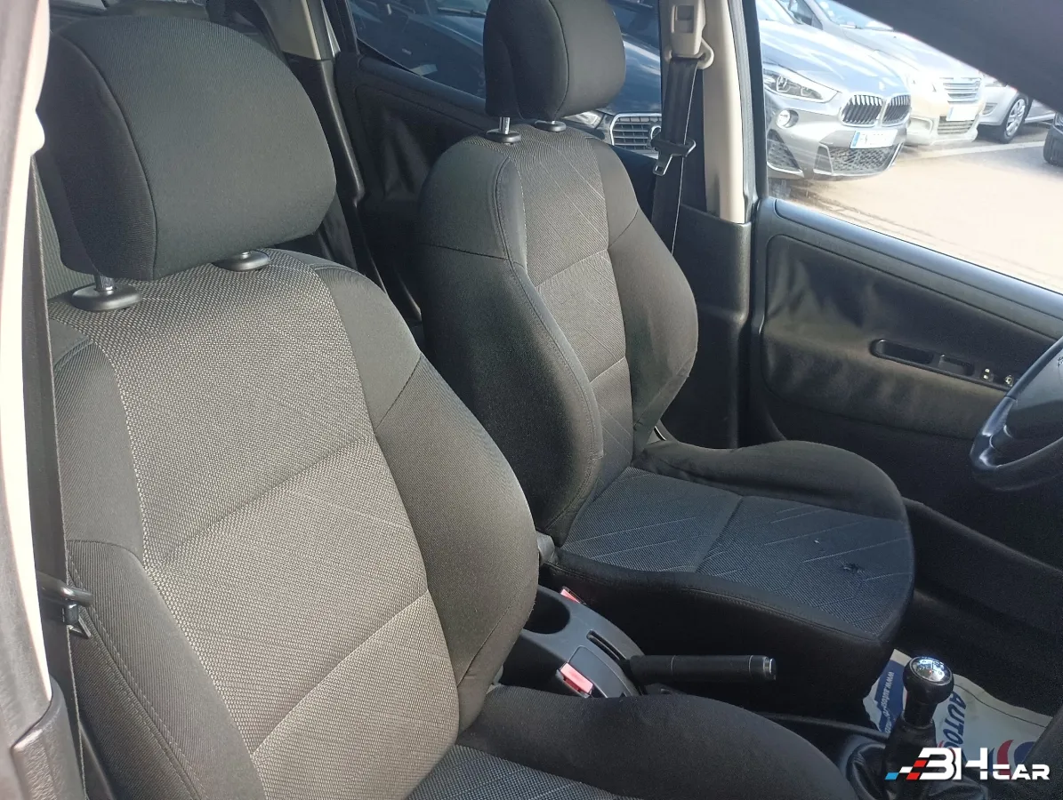 Peugeot 207 - photo 22