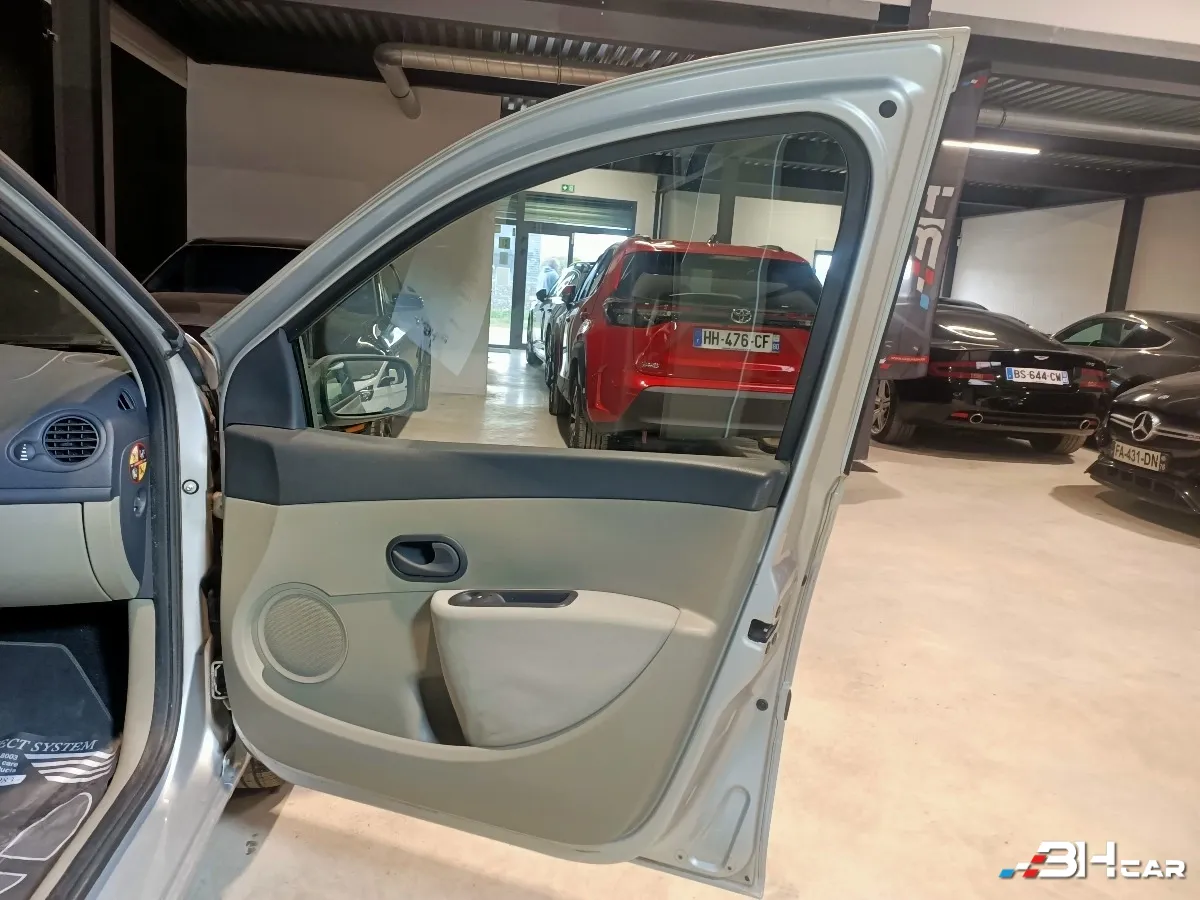 Renault Clio - photo 17