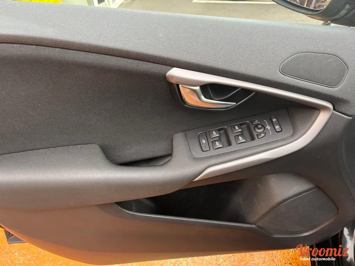 VOLVO V40 II D2 2.0 TDi Geartronic 120 CV Boîte automatique