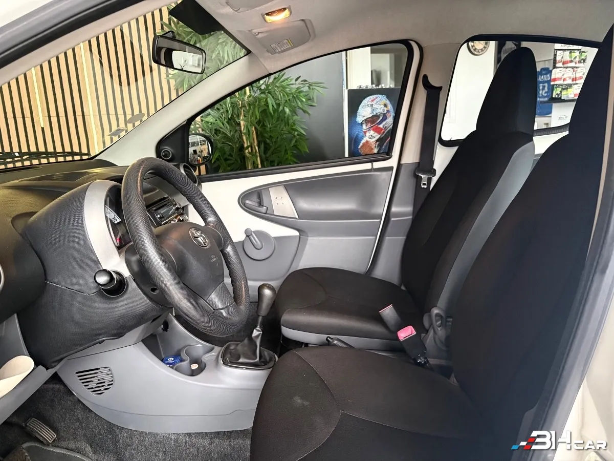 Toyota Aygo - photo 11