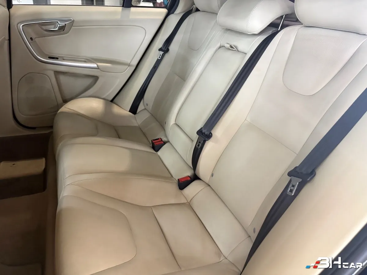 Volvo S60 - photo 14