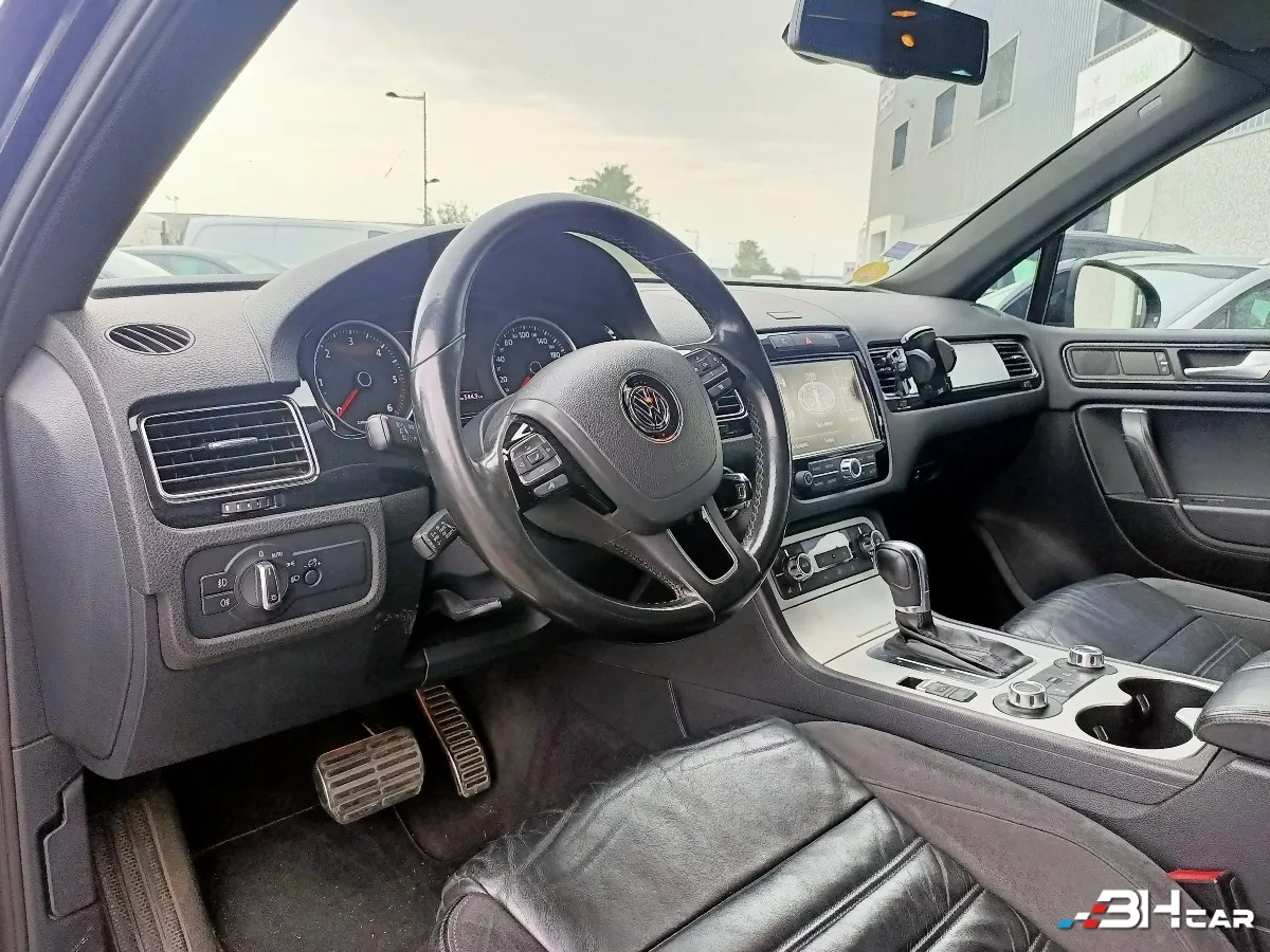 Volkswagen Touareg - photo 13