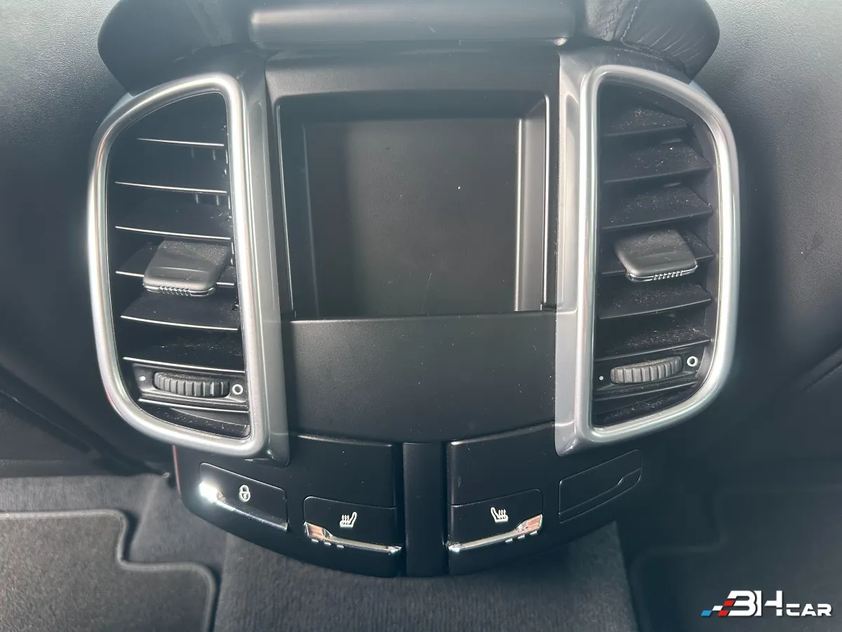 Porsche Cayenne - photo 14