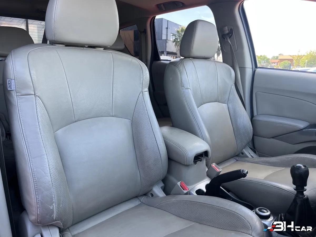 Mitsubishi Outlander - photo 11