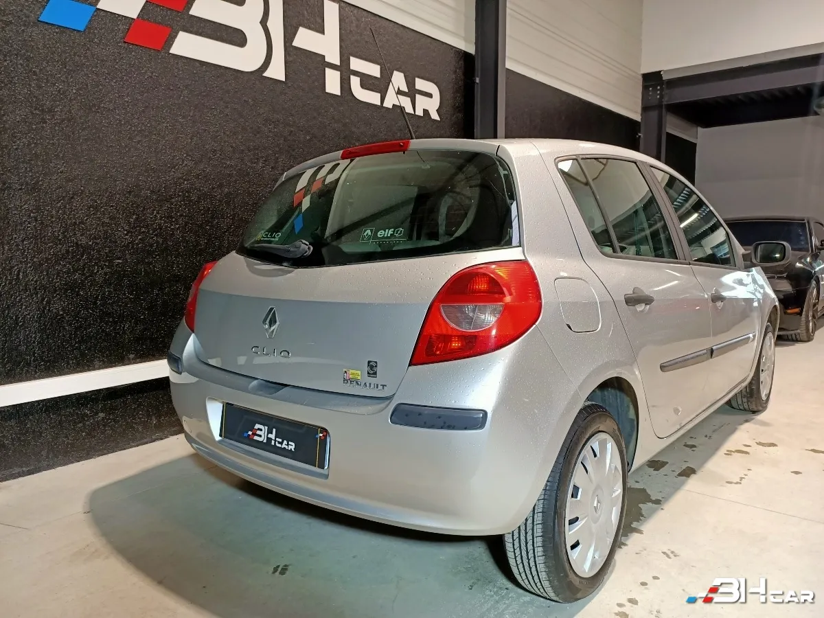 Renault Clio - photo 2