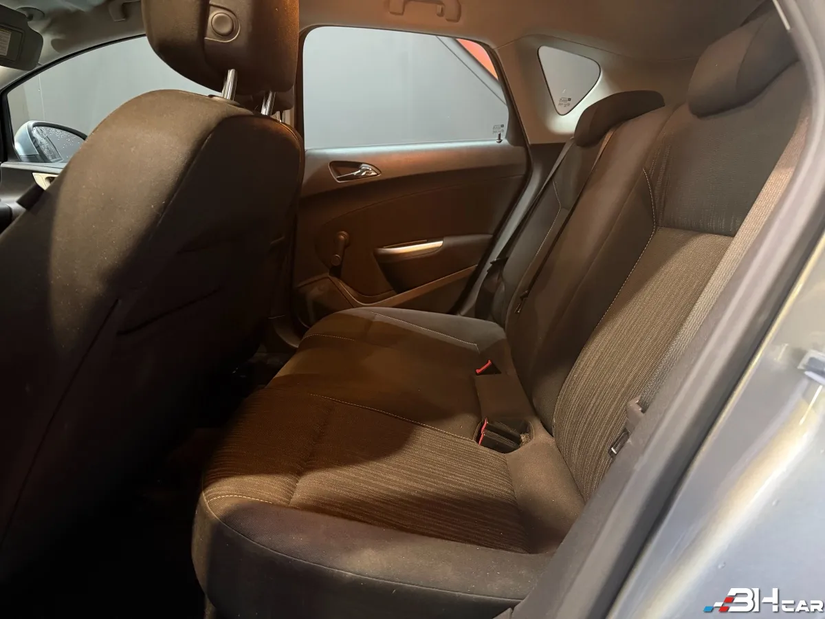 Opel Astra - photo 11