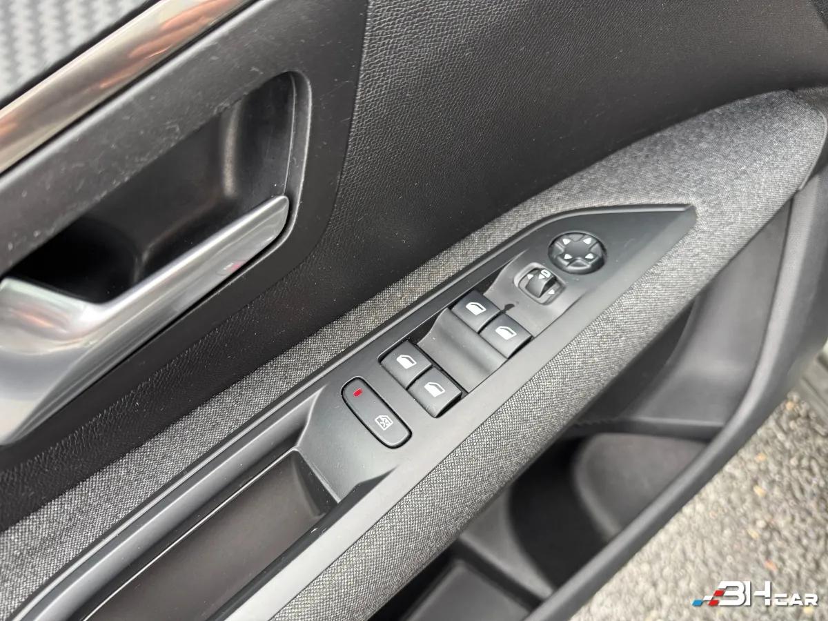 Aperçu indisponible de Peugeot 5008