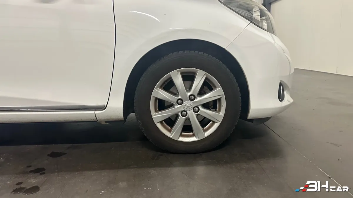 Toyota Yaris - photo 33