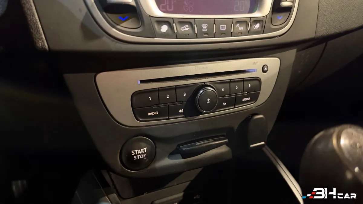 Renault Megane - photo 23