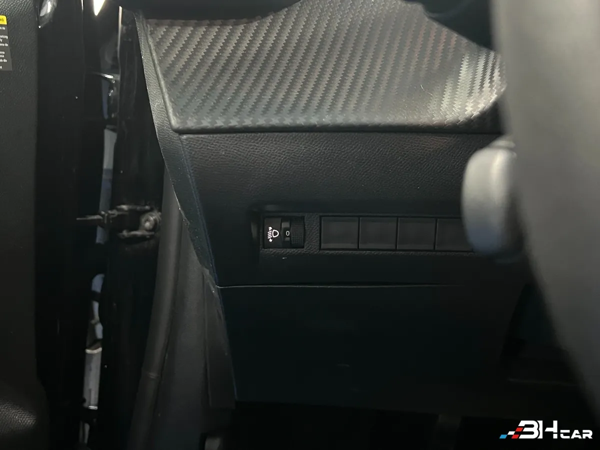 Peugeot 208 - photo 32