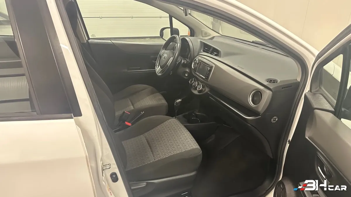Toyota Yaris - photo 11