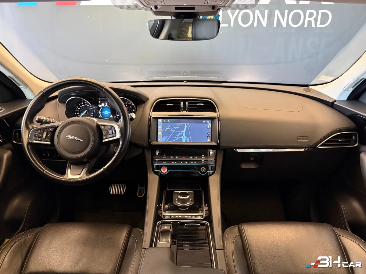 Jaguar F-pace - photo 10