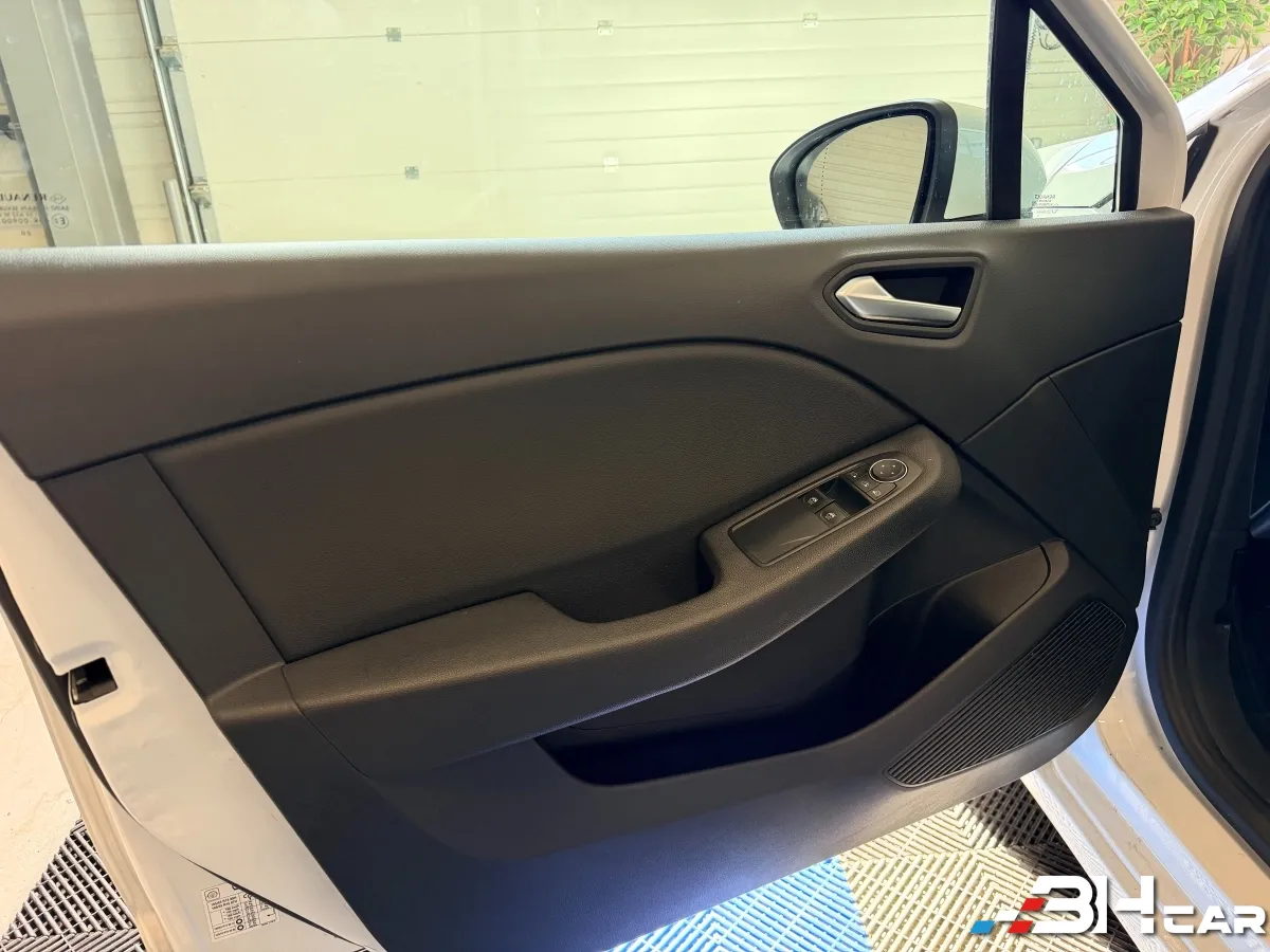 Renault Clio - photo 22