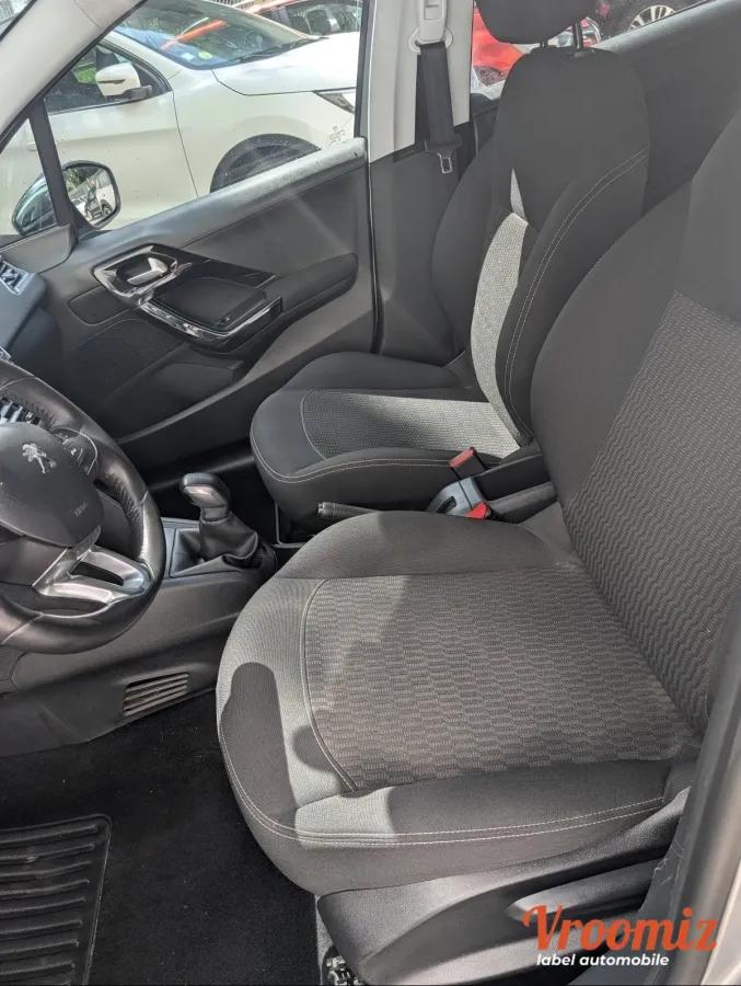 Peugeot 208 GENERATION-I 1.6 BLUEHDI 75 STYLE
