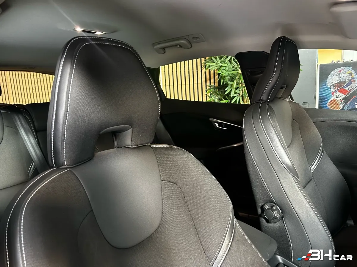 Volvo V40 - photo 15
