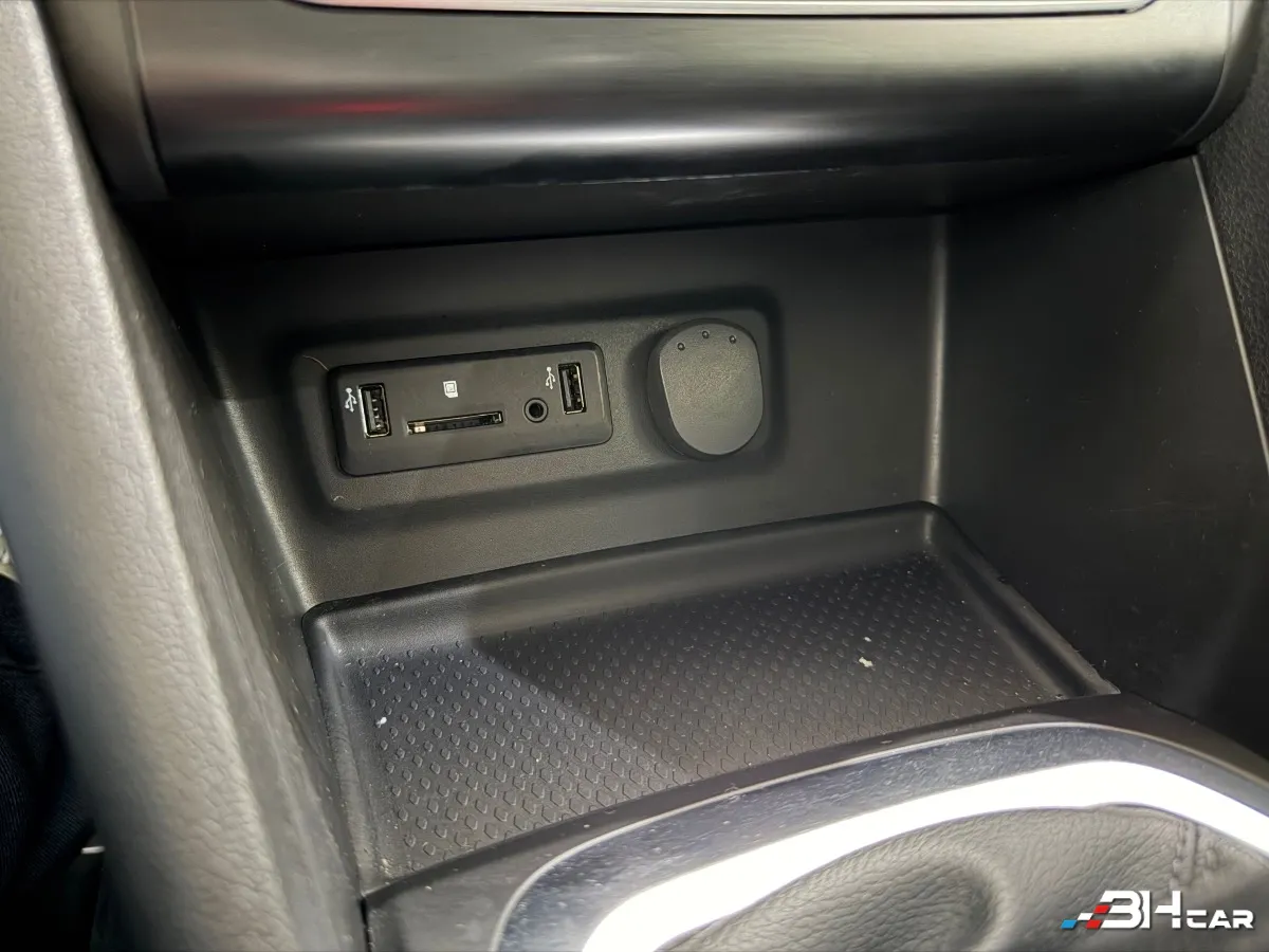Renault Megane - photo 22
