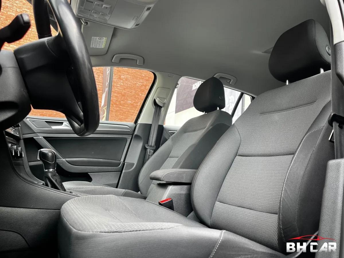 Aperçu indisponible de Volkswagen Golf