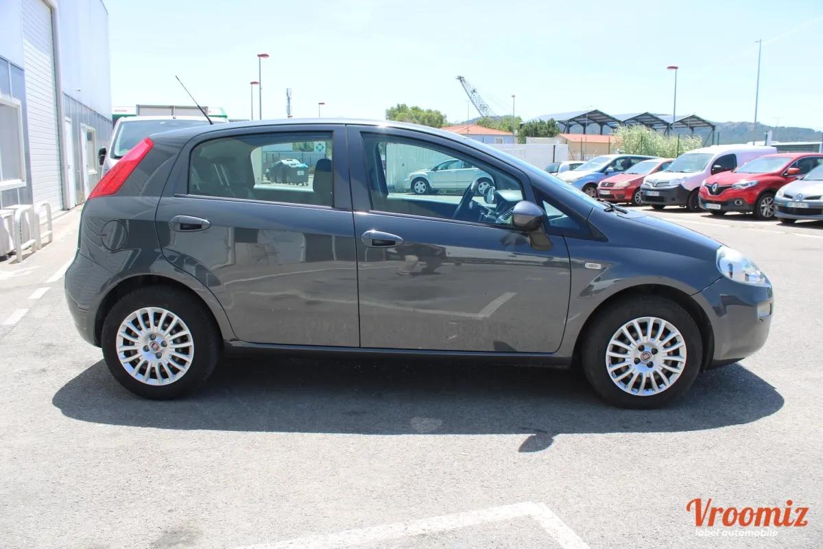 FIAT PUNTO 1.4 8v 78ch S&S Easy 5p - Distribution neuve - Garantie 12 Mois
