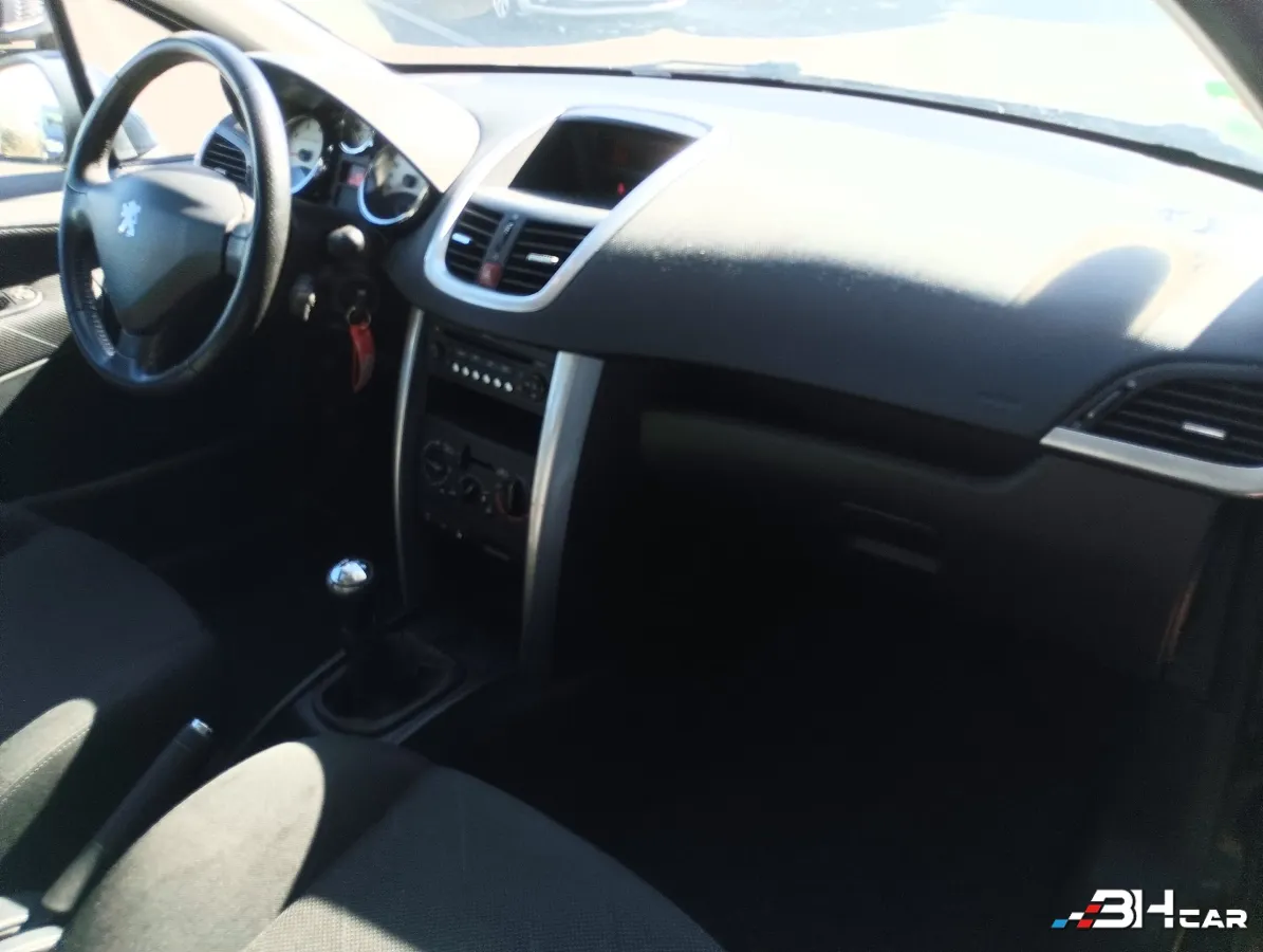 Peugeot 207 - photo 12