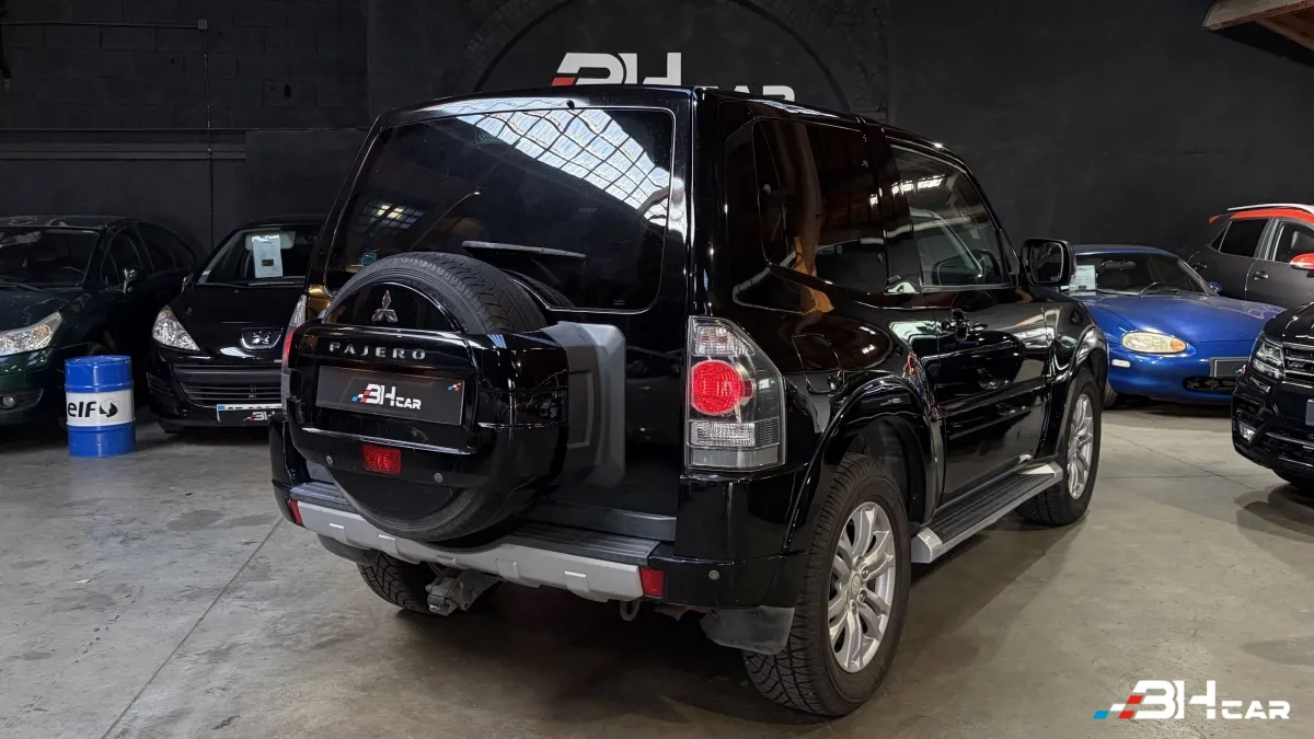 Mitsubishi Pajero - photo 2