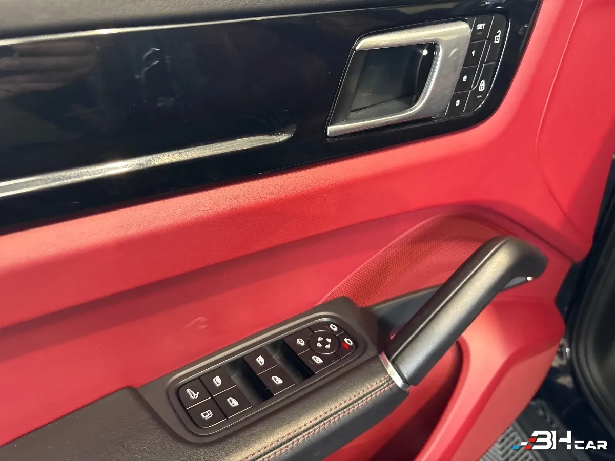 Porsche Cayenne - photo 9
