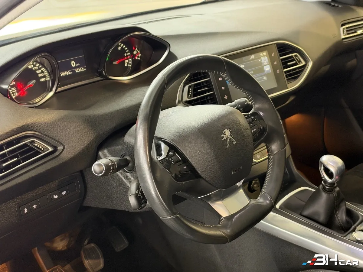 Peugeot 308 - photo 9