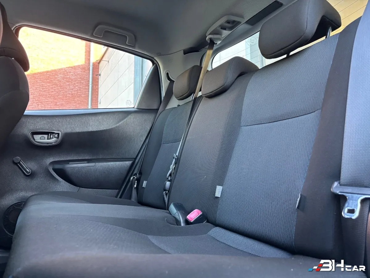 Toyota Yaris - photo 12