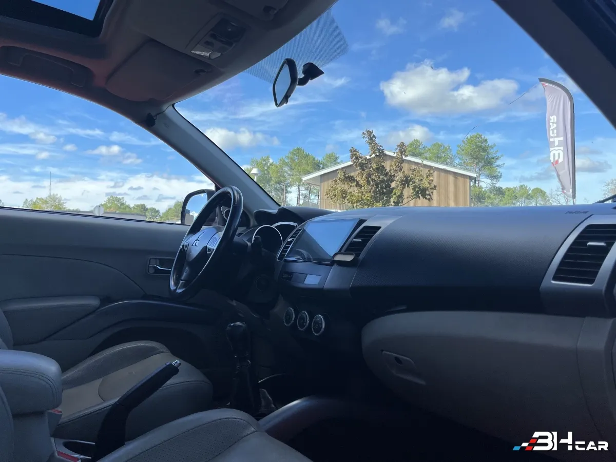 Mitsubishi Outlander - photo 8