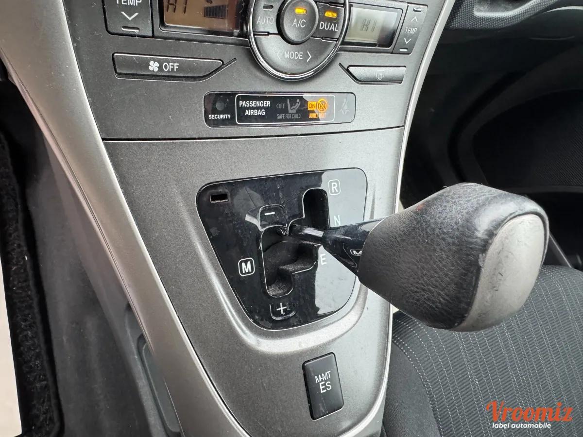 TOYOTA AURIS 1.6i SOL BVA