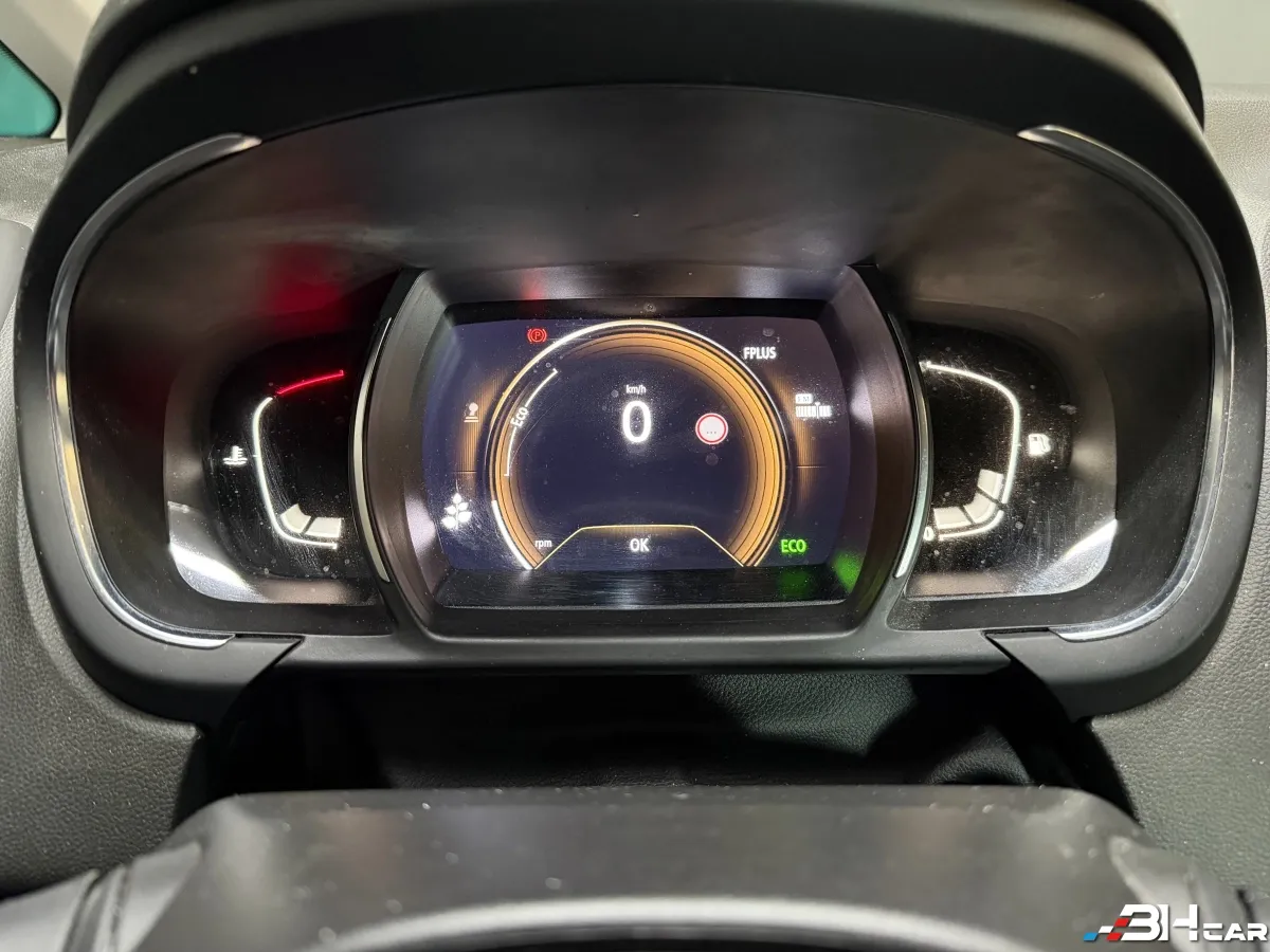 Renault Scenic - photo 16