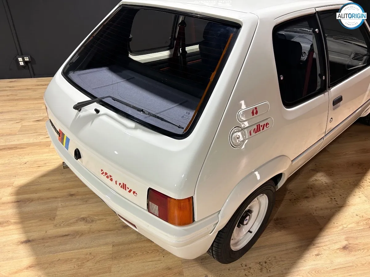 Peugeot 205 - photo 8