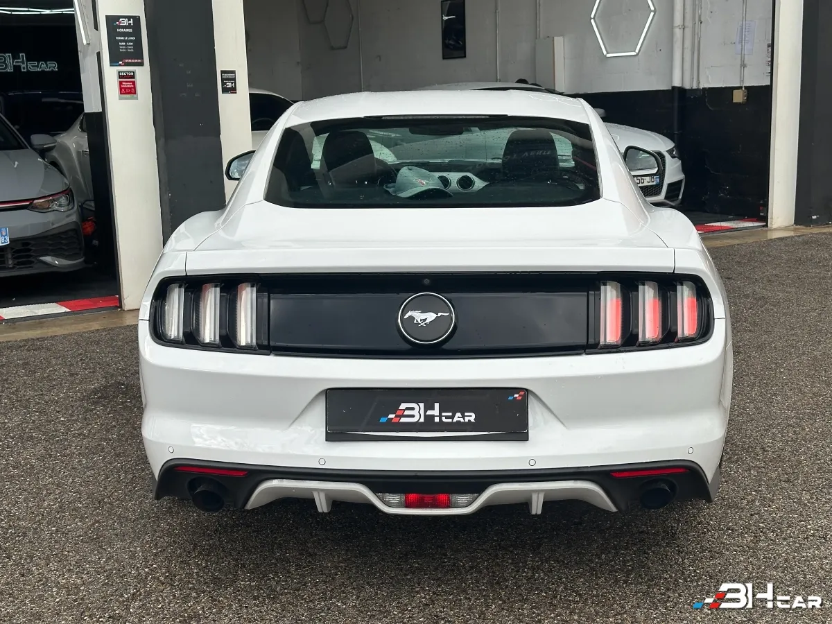 Ford Mustang - photo 8