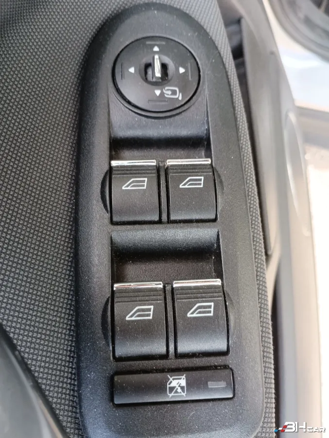 Ford Kuga - photo 24