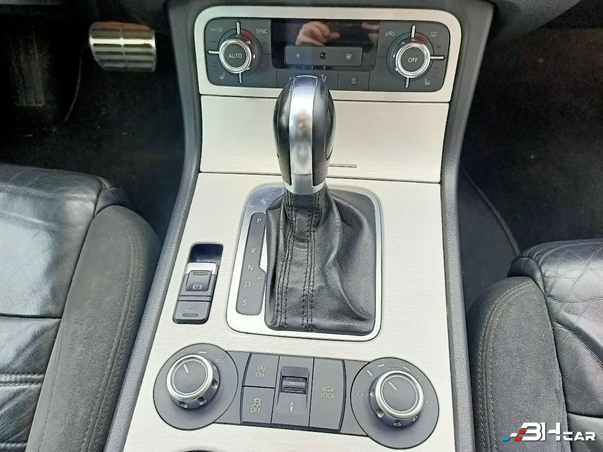 Volkswagen Touareg - photo 11