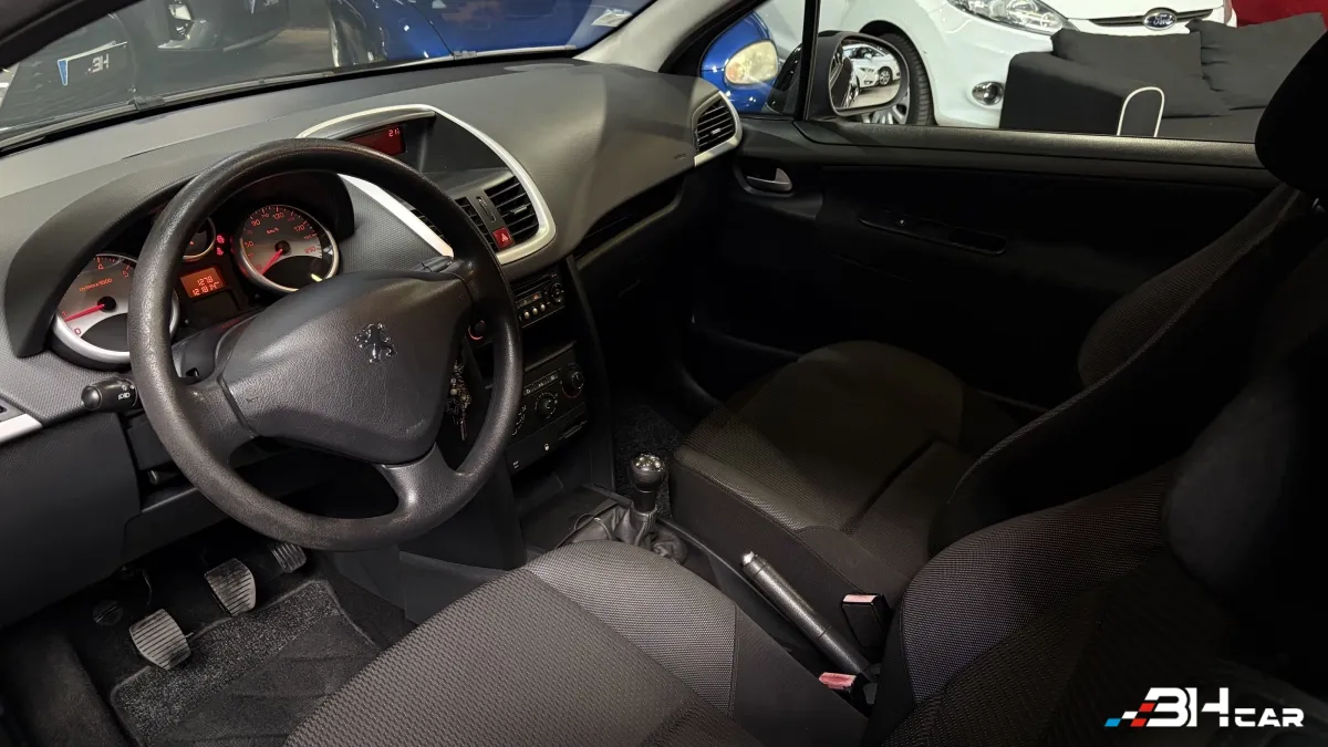 Peugeot 207 - photo 16