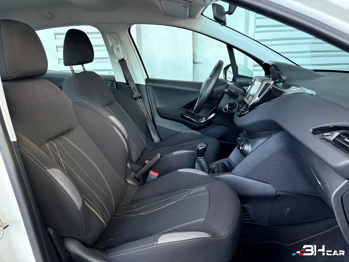 Peugeot 208 - photo 10