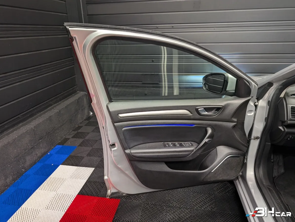 Renault Megane - photo 34