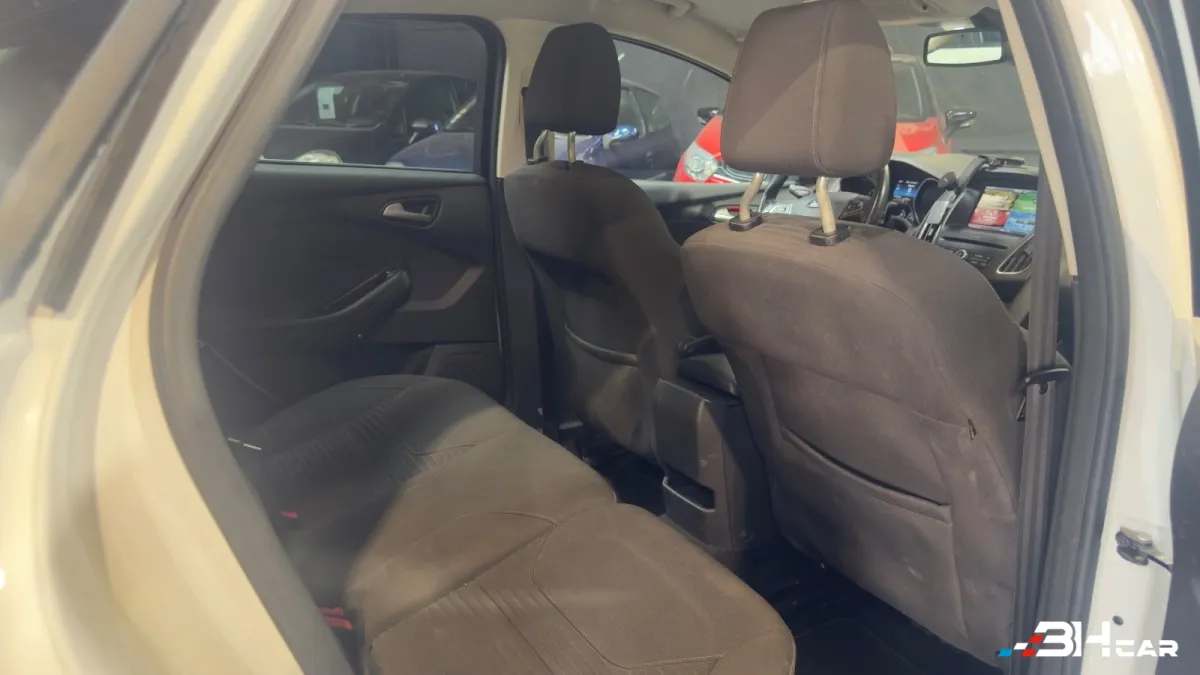 Ford Focus - photo 22