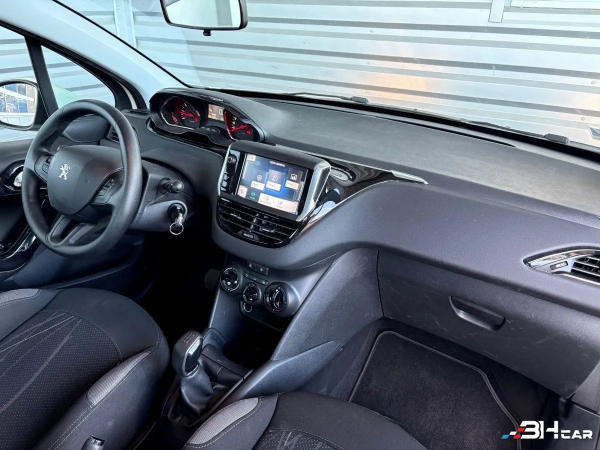 Peugeot 208 - photo 8