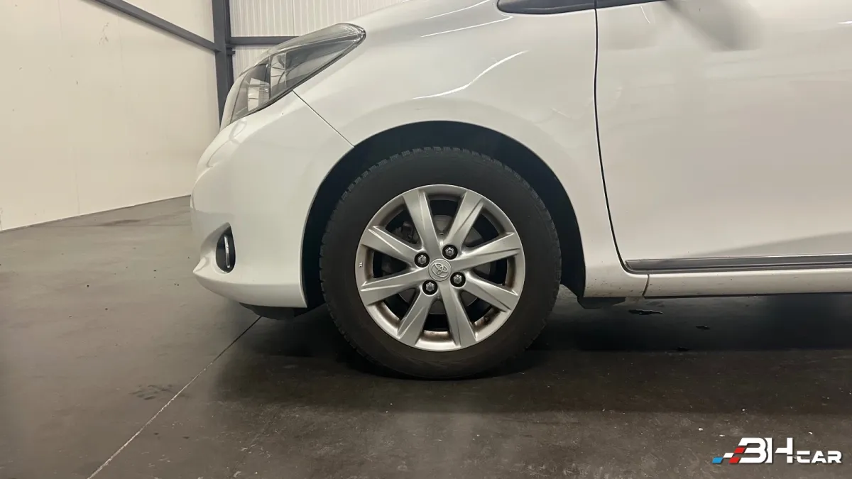Toyota Yaris - photo 31