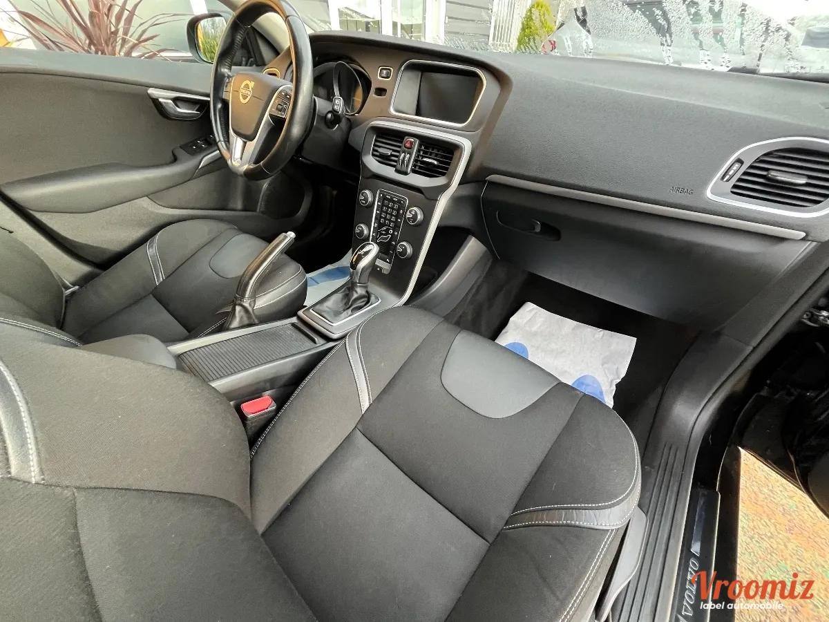 VOLVO V40 II D2 2.0 TDi Geartronic 120 CV Boîte automatique