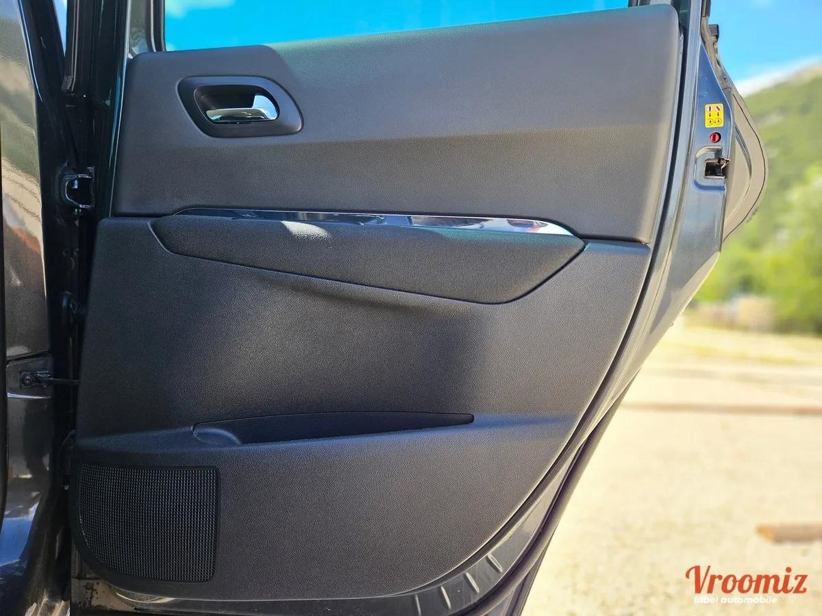 Peugeot 3008 GENERATION-I 1.6 HDI 115 STYLE