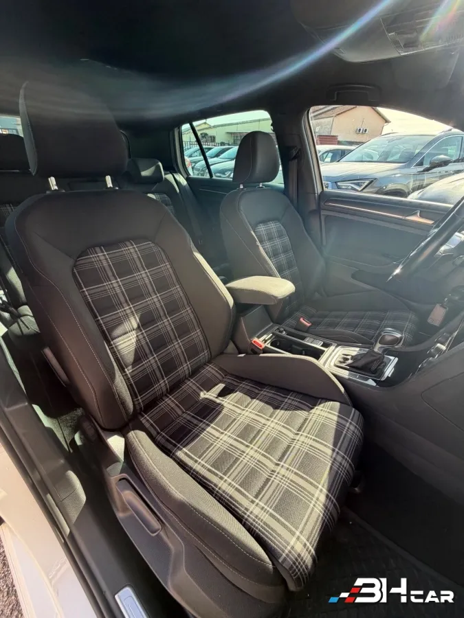 Volkswagen Golf - photo 12