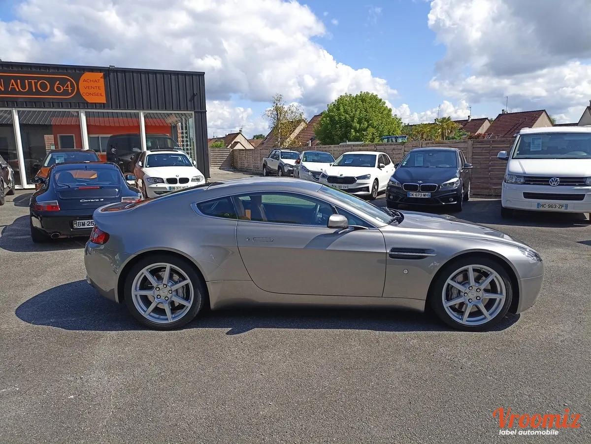 Aston Martin V8 Vantage 