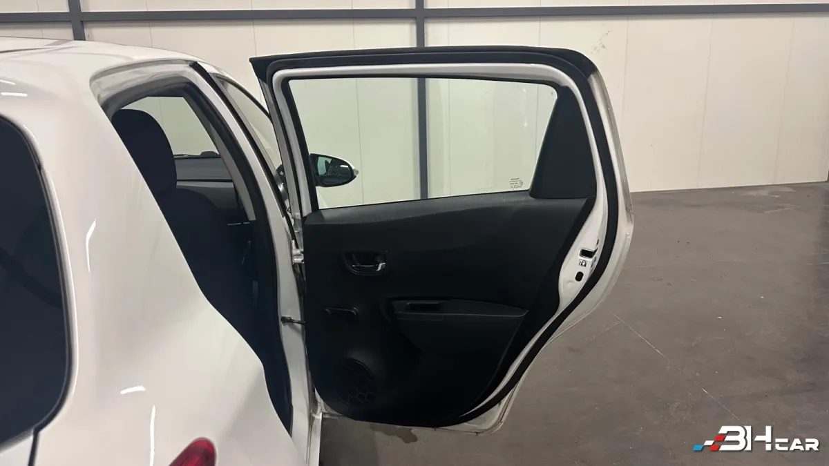 Toyota Yaris - photo 28