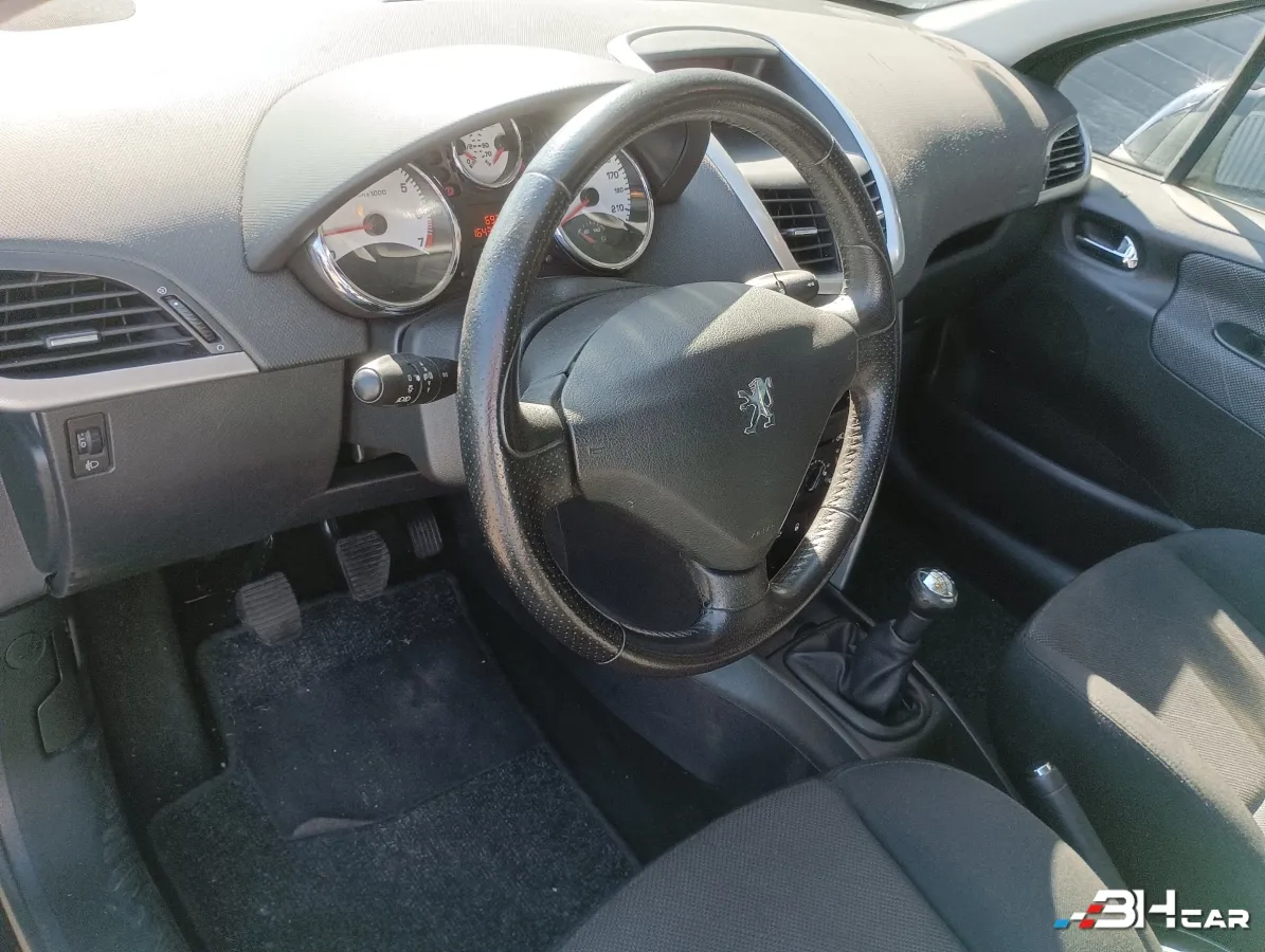 Peugeot 207 - photo 10