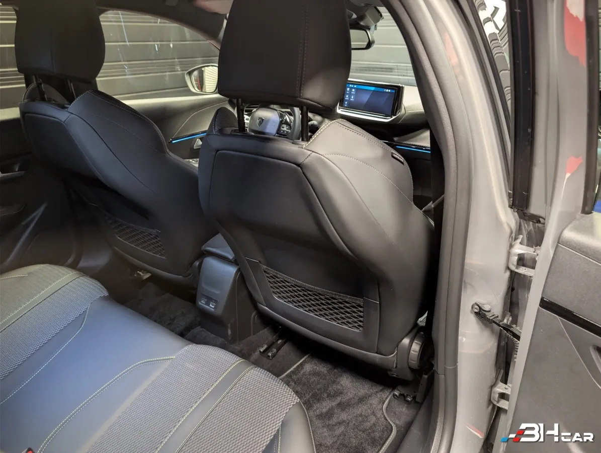 Peugeot 208 - photo 22