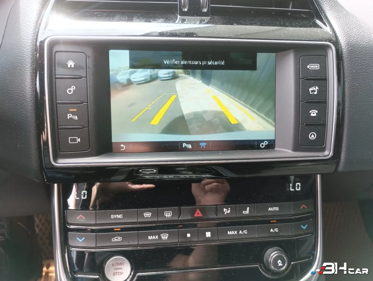 Jaguar Xe - photo 28